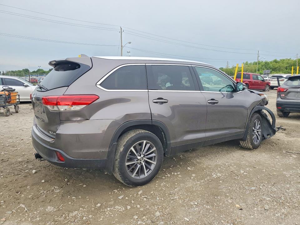 Продажа на аукционе авто 2019 Toyota Highlander, vin: 5TDJZRFH5KS942086, номер лота: 57689496