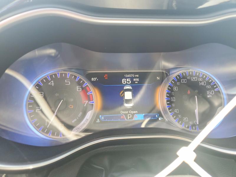 55957626 :رقم المزاد ، 1C3CCCCG2FN703775 vin ، 2015 Chrysler 200 مزاد بيع