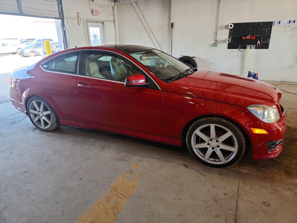 Продаж на аукціоні авто 2012 Mercedes-benz C, vin: WDDGJ4HB5CF925504, номер лоту: 58334286