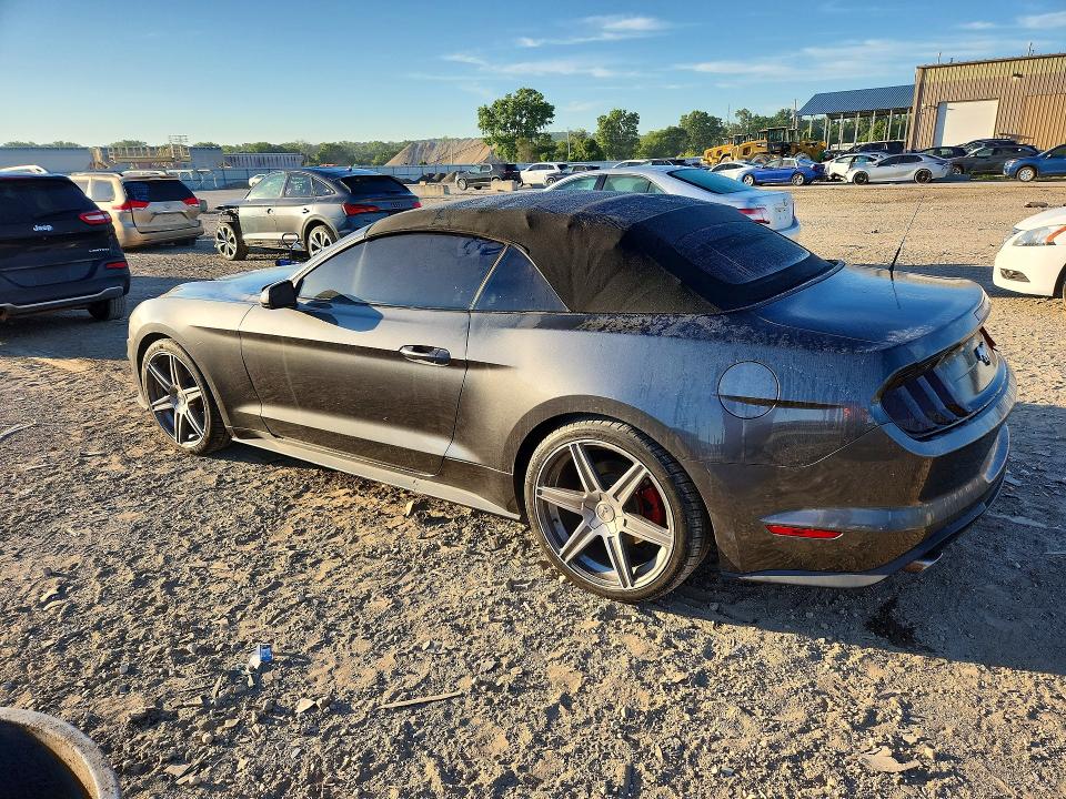 58300876 :رقم المزاد ، 1FATP8UH7J5109007 vin ، 2018 Ford Mustang مزاد بيع