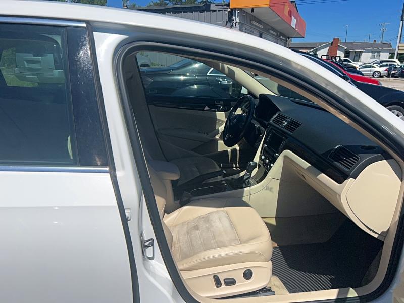 2015 Volkswagen Passat მანქანა იყიდება აუქციონზე, vin: 1VWCV7A32FC003843, აუქციონის ნომერი: 56260876