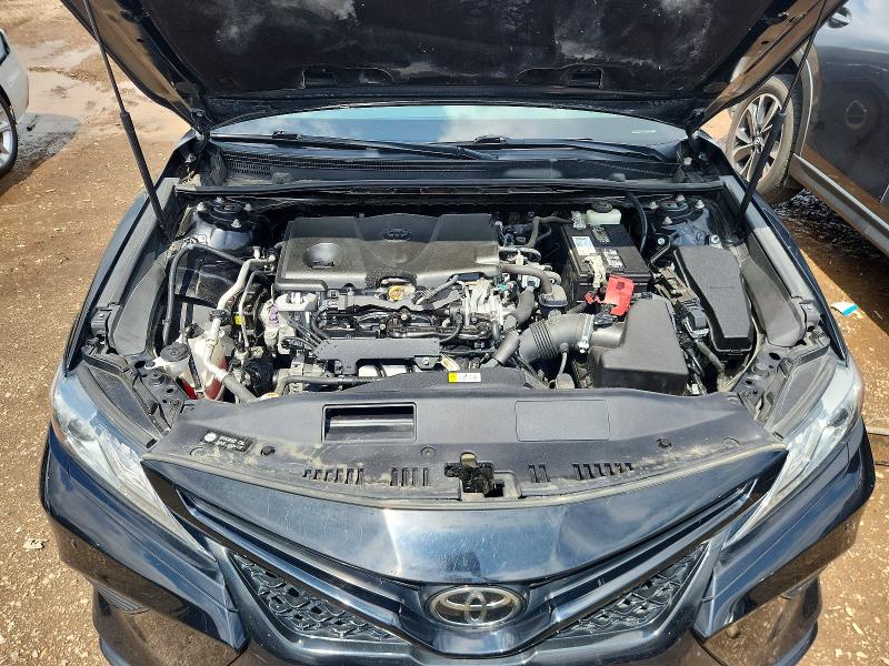 55829756 :رقم المزاد ، 4T1B61HK8JU562947 vin ، 2018 Toyota Camry مزاد بيع