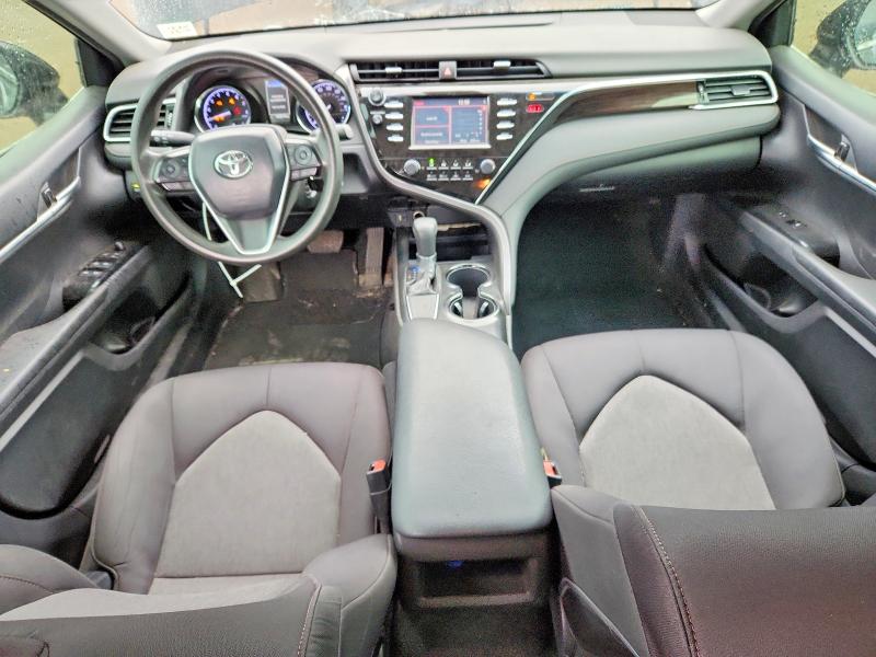 51540826 :رقم المزاد ، 4T1B11HK8JU134343 vin ، 2018 Toyota Camry مزاد بيع