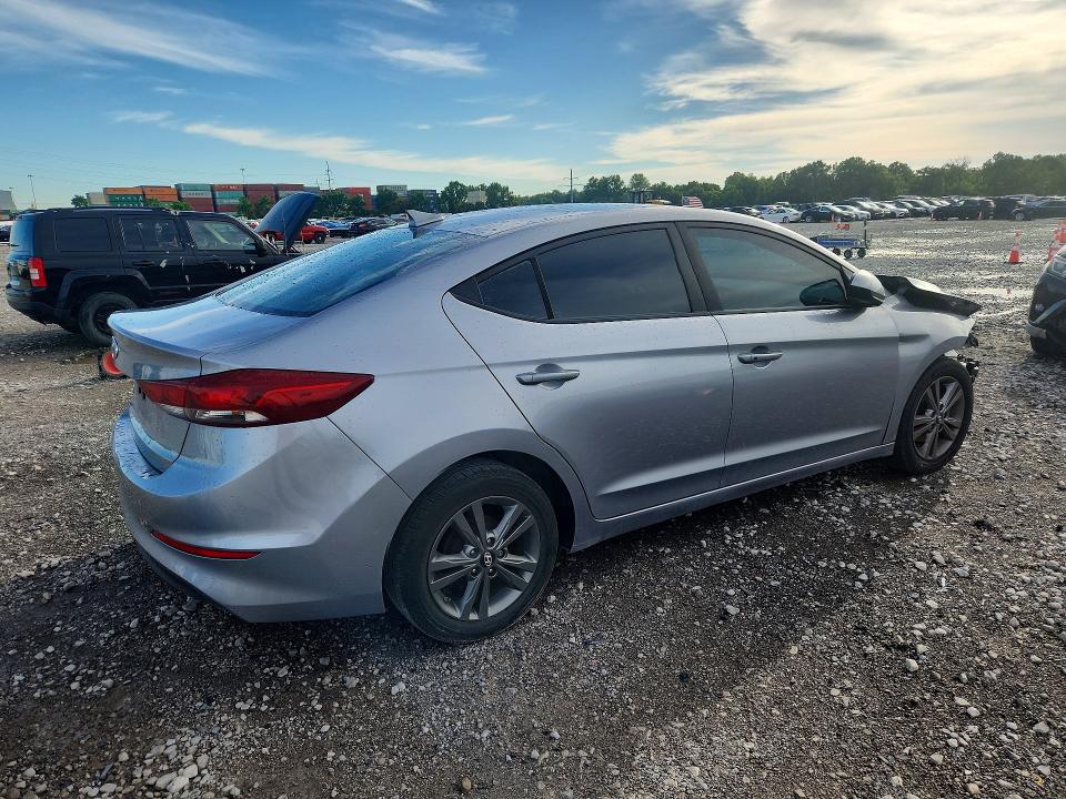 Продажа на аукционе авто 2017 Hyundai Elantra, vin: 5NPD84LFXHH020031, номер лота: 57472686