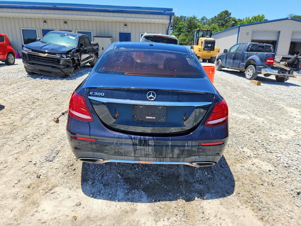 55881596 :رقم المزاد ، WDDZF4JB2HA057602 vin ، 2017 Mercedes-benz E مزاد بيع