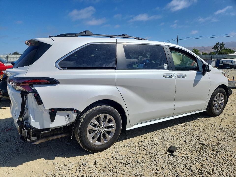 59176526 :رقم المزاد ، 5TDYRKEC5TS306488 vin ، 2026 Toyota Sienna مزاد بيع