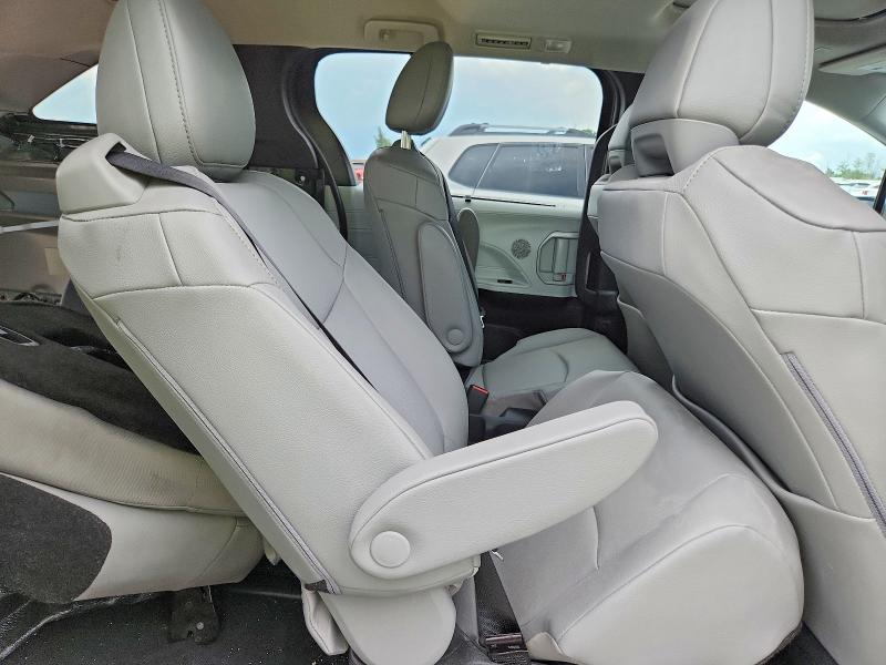 2026 Toyota Sienna მანქანა იყიდება აუქციონზე, vin: 5TDYRKEC2TS300227, აუქციონის ნომერი: 58323066