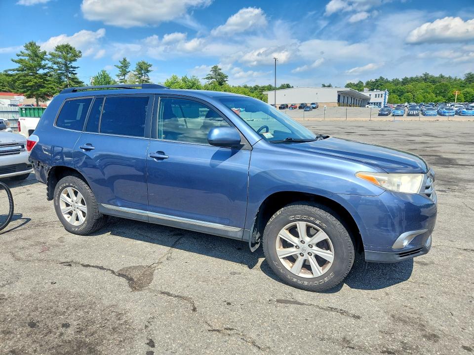 2013 Toyota Highlander მანქანა იყიდება აუქციონზე, vin: 5TDBK3EH3DS235465, აუქციონის ნომერი: 56815376