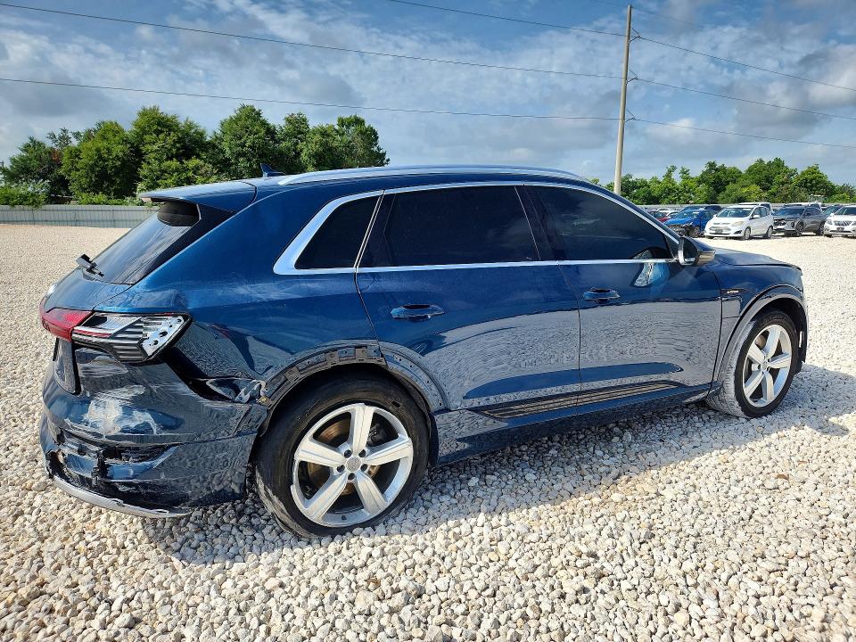 2019 Audi E-tron მანქანა იყიდება აუქციონზე, vin: WA1LAAGE1KB021698, აუქციონის ნომერი: 58891296