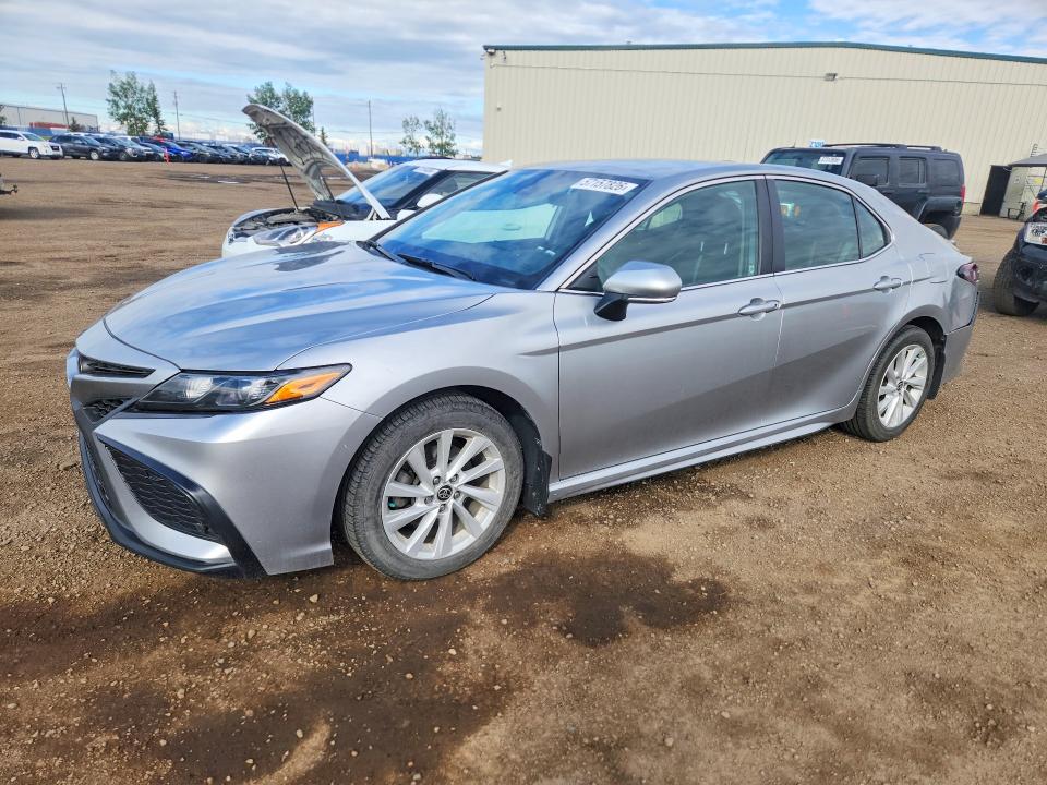 57157826 :رقم المزاد ، 4T1G11AK6MU612361 vin ، 2021 Toyota Camry مزاد بيع