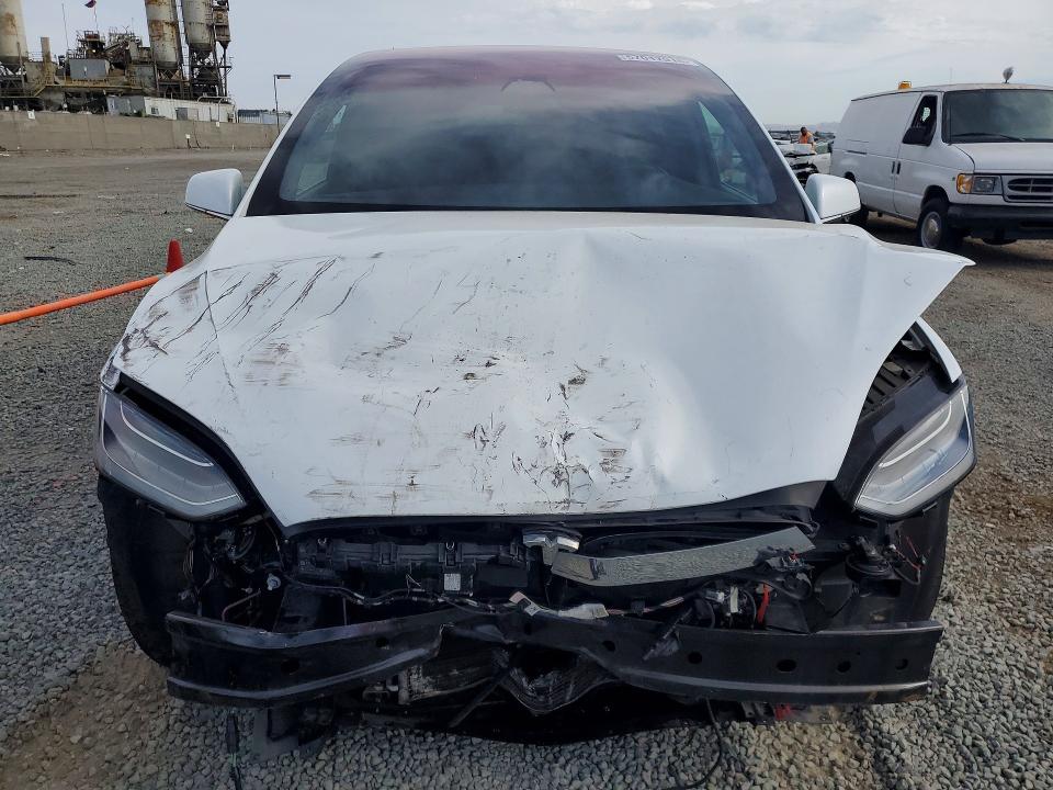 57017916 :رقم المزاد ، 5YJXCBE27HF070152 vin ، 2017 Tesla Model X مزاد بيع