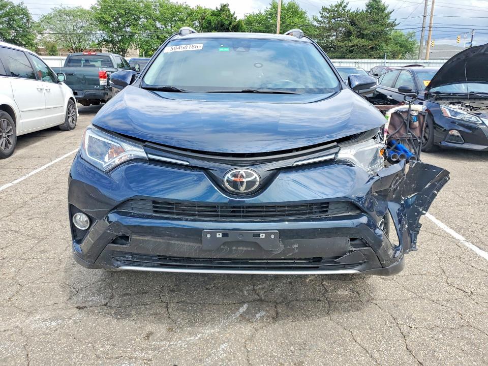 Продаж на аукціоні авто 2018 Toyota Rav4, vin: JTMRFREV5JJ741030, номер лоту: 58450186