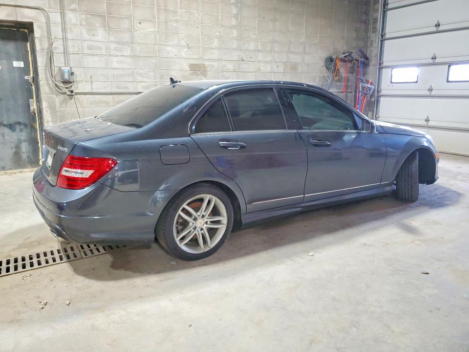 2014 Mercedes-benz C მანქანა იყიდება აუქციონზე, vin: WDDGF8AB6EG217035, აუქციონის ნომერი: 57363236