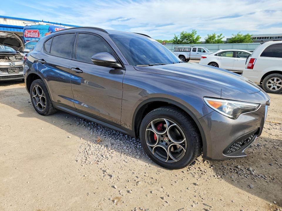 55157186 :رقم المزاد ، ZASFAKPN4J7B86162 vin ، 2018 Alfa Romeo Stelvio مزاد بيع