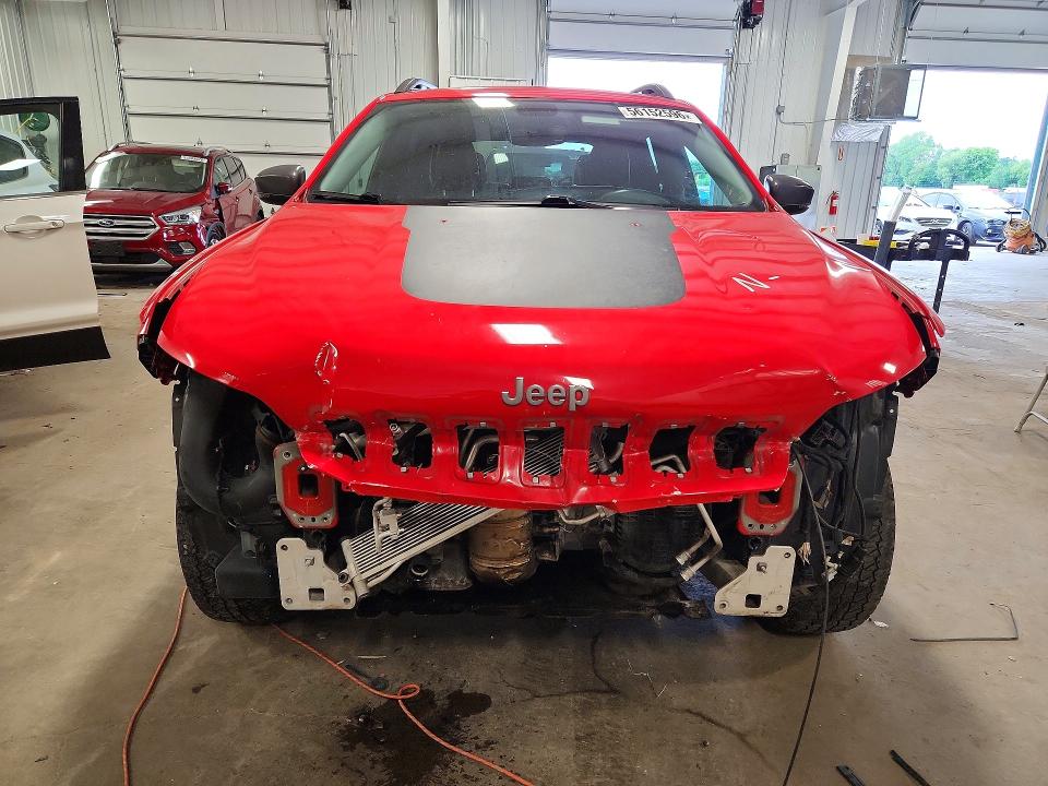 56152596 :رقم المزاد ، 1C4PJMBXXKD395474 vin ، 2019 Jeep Cherokee مزاد بيع