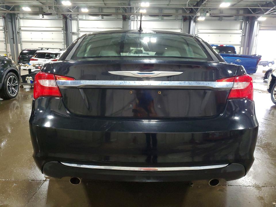 56775586 :رقم المزاد ، 1C3BC2FG0BN623581 vin ، 2011 Chrysler 200 مزاد بيع