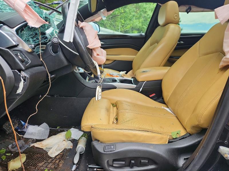 58644076 :رقم المزاد ، 3GYFNBE34FS552137 vin ، 2015 Cadillac Srx مزاد بيع