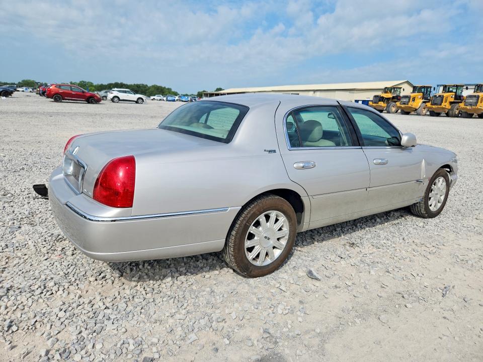 2008 Lincoln Town Car მანქანა იყიდება აუქციონზე, vin: 2LNHM82V68X659949, აუქციონის ნომერი: 59084176