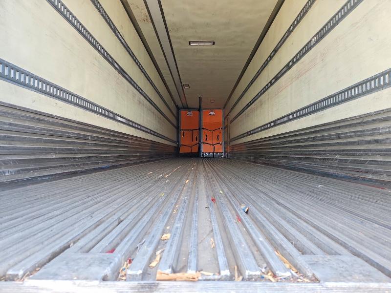 2015 Utility Trailer Trailer მანქანა იყიდება აუქციონზე, vin: 1UYVS2531FM408606, აუქციონის ნომერი: 57250666