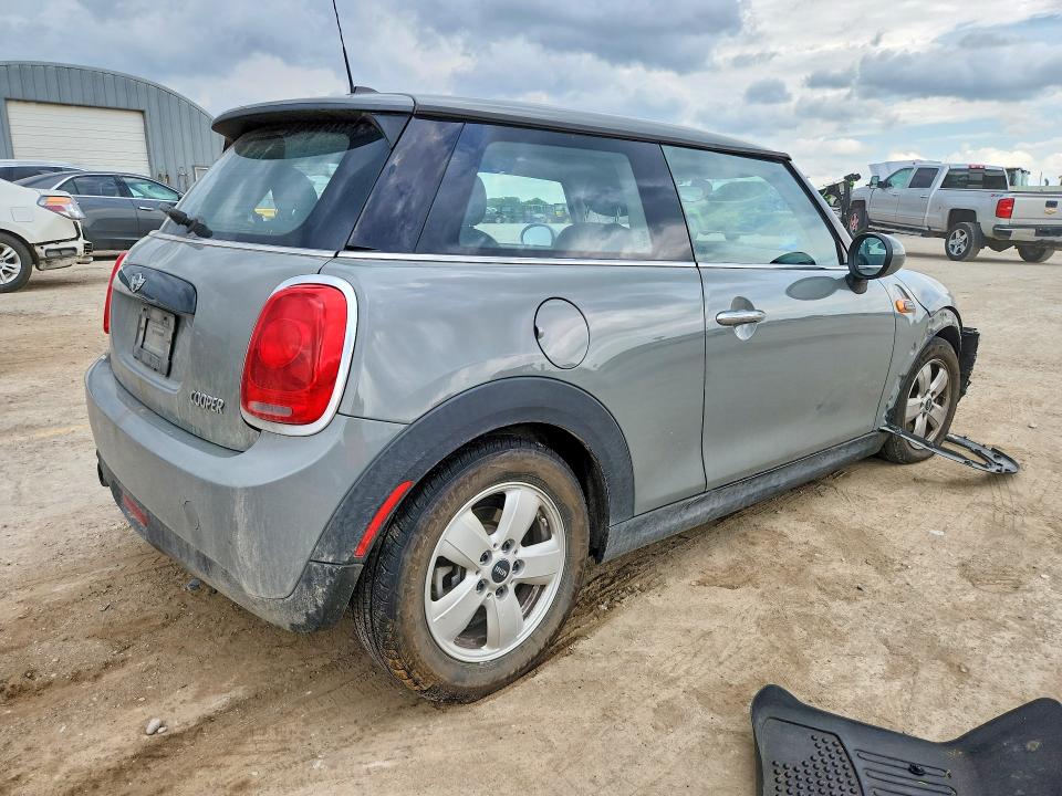 Продажа на аукционе авто 2017 Mini Cooper, vin: WMWXP5C3XH2F61447, номер лота: 56372526
