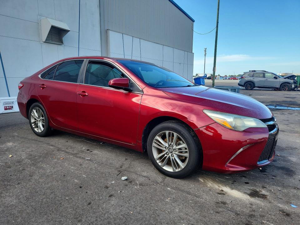 57233476 :رقم المزاد ، 4T1BF1FK3HU641875 vin ، 2017 Toyota Camry مزاد بيع