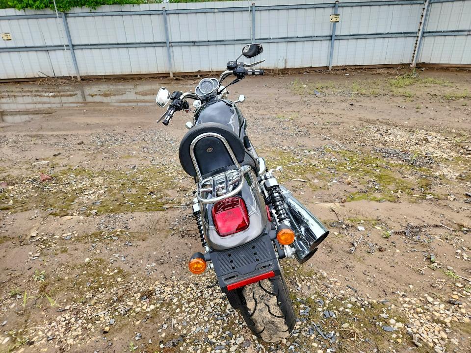 57912036 :رقم المزاد ، 1HD1HBZ144K809286 vin ، 2004 Harley-davidson Vrscb مزاد بيع