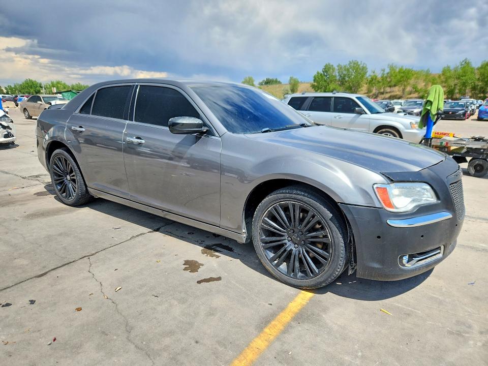 85607225 :رقم المزاد ، 2C3CA6CT8BH564050 vin ، 2011 Chrysler 300c مزاد بيع