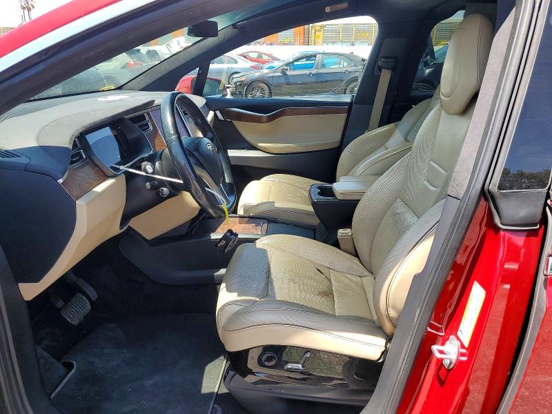 56371636 :رقم المزاد ، 5YJXCBE27HF034851 vin ، 2017 Tesla Model X مزاد بيع