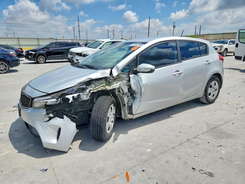 2017 Kia Forte მანქანა იყიდება აუქციონზე, vin: KNAFK5A89H5668736, აუქციონის ნომერი: 57561186