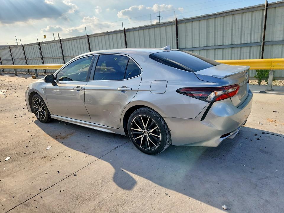 56739186 :رقم المزاد ، 4T1G11AK5MU452988 vin ، 2021 Toyota Camry مزاد بيع