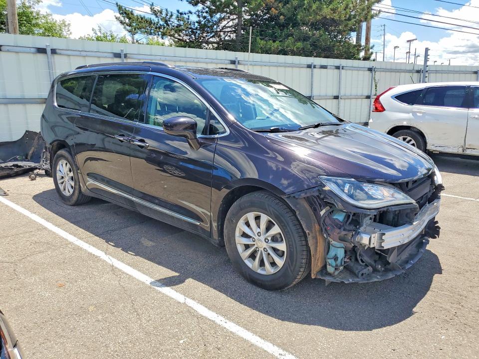 Продажа на аукционе авто 2017 Chrysler Pacifica, vin: 2C4RC1BG0HR583900, номер лота: 57521726