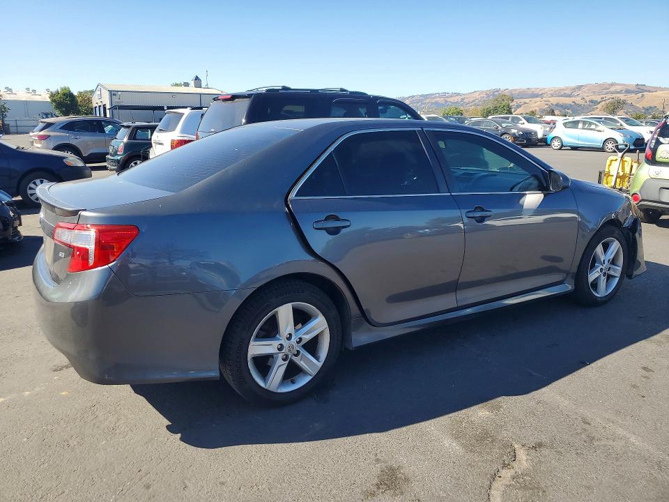 57055176 :رقم المزاد ، 4T1BF1FK7DU276675 vin ، 2013 Toyota Camry مزاد بيع
