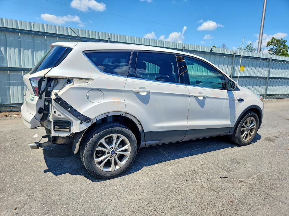59076456 :رقم المزاد ، 1FMCU0GD2HUA74238 vin ، 2017 Ford Escape مزاد بيع