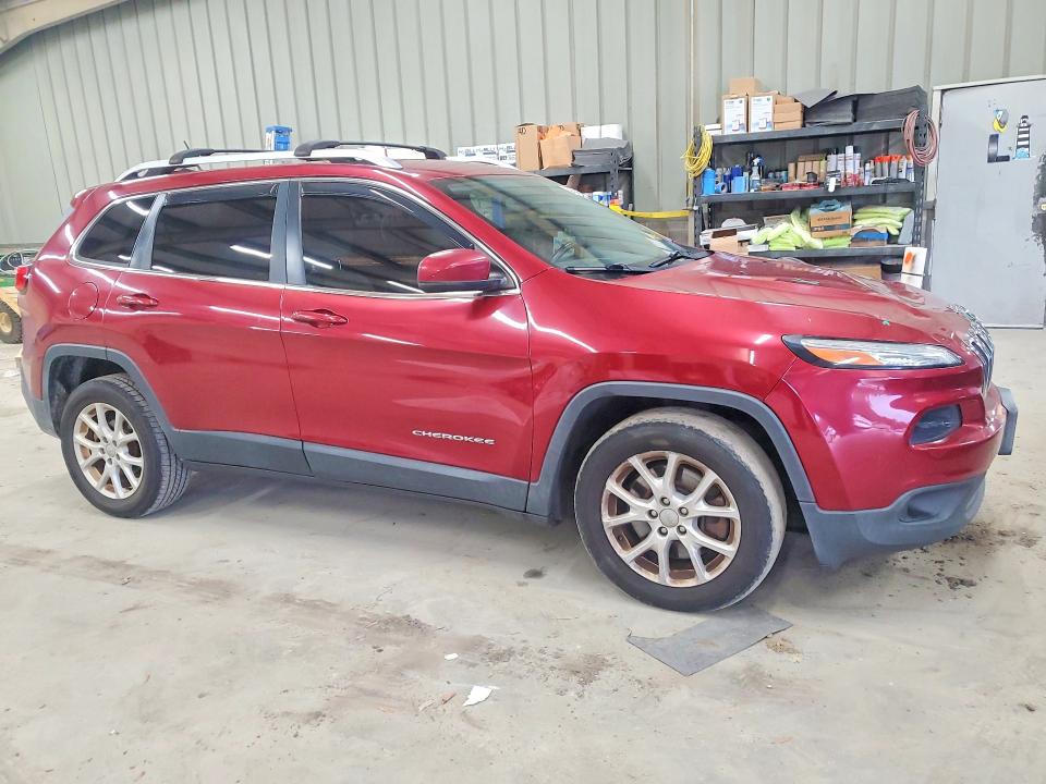 58608026 :رقم المزاد ، 1C4PJLCB4FW590090 vin ، 2015 Jeep Cherokee مزاد بيع
