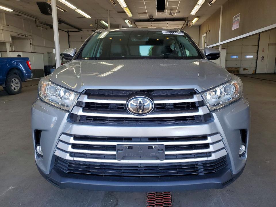 Продажа на аукционе авто 2017 Toyota Highlander, vin: 5TDJZRFH5HS470111, номер лота: 55905096