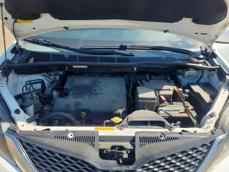 57837336 :رقم المزاد ، 5TDXK3DC8BS147052 vin ، 2011 Toyota Sienna مزاد بيع