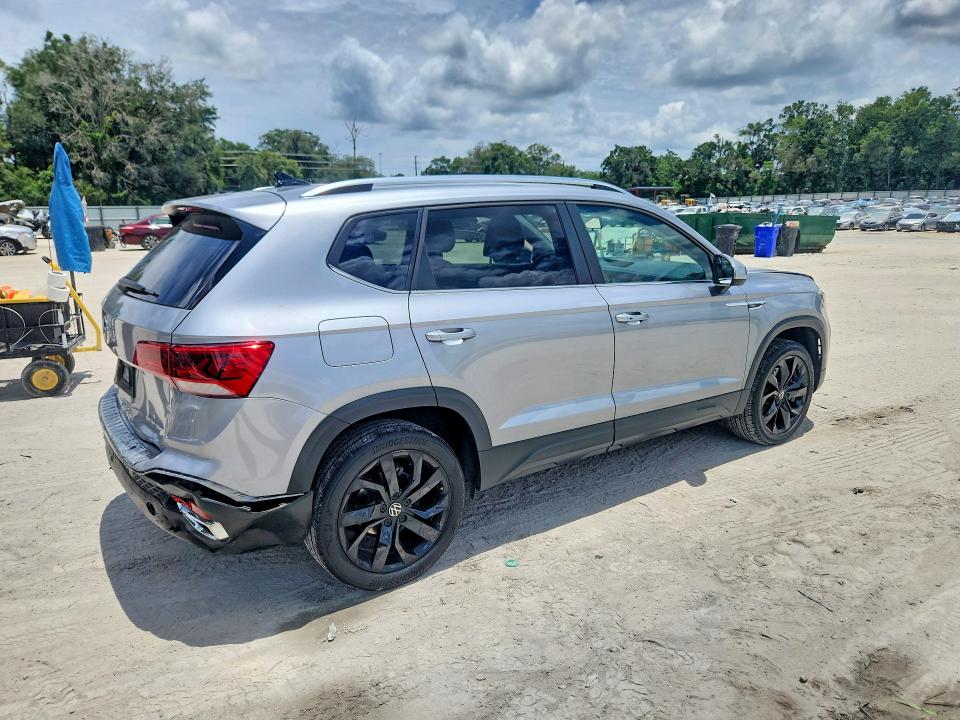 56813136 :رقم المزاد ، 3VVTX7B25NM063844 vin ، 2022 Volkswagen Taos مزاد بيع