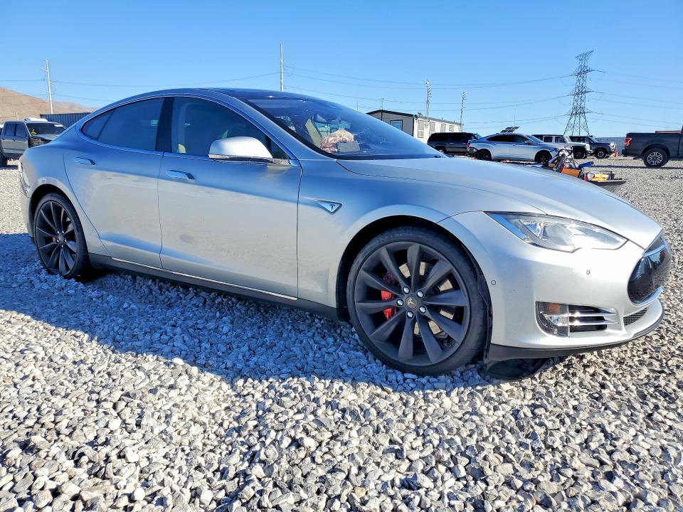 59102426 :رقم المزاد ، 5YJSA1H29EFP62401 vin ، 2014 Tesla Model S مزاد بيع
