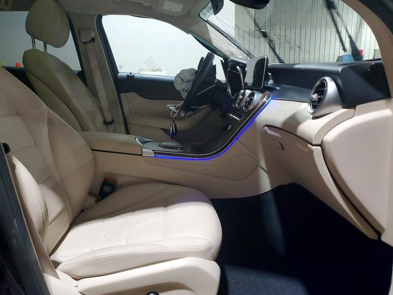 57530616 :رقم المزاد ، W1N0G8EBXMF920900 vin ، 2021 Mercedes-benz Glc مزاد بيع