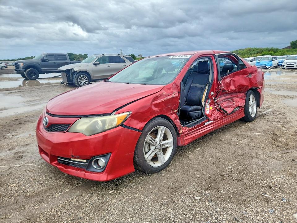 55752126 :رقم المزاد ، 4T1BF1FK1EU793245 vin ، 2014 Toyota Camry مزاد بيع