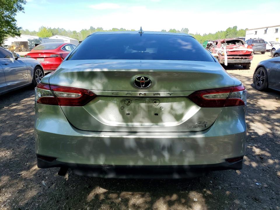 55141036 :رقم المزاد ، 4T1B21HK6JU001061 vin ، 2018 Toyota Camry Hybrid مزاد بيع