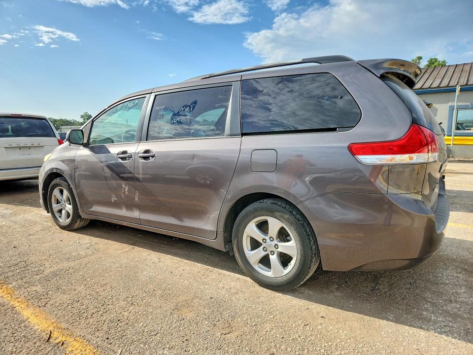 Продажа на аукционе авто 2013 Toyota Sienna, vin: 5TDKK3DC0DS323864, номер лота: 56575356