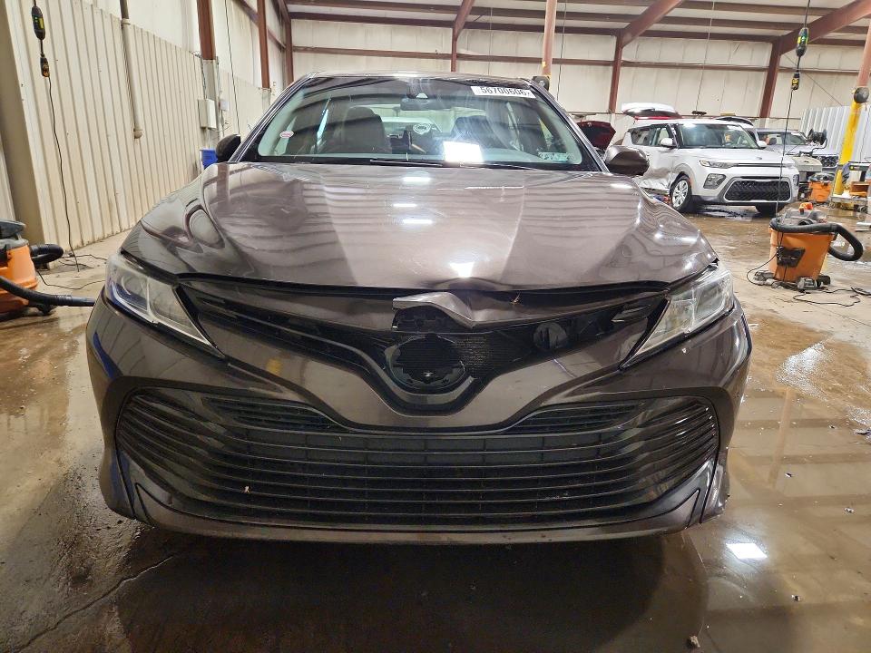 Продаж на аукціоні авто 2018 Toyota Camry, vin: 4T1B11HK3JU008276, номер лоту: 56700606