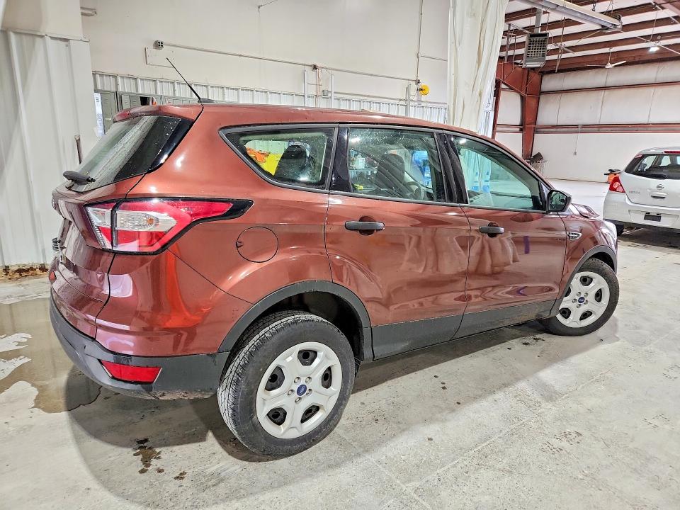 57565216 :رقم المزاد ، 1FMCU0F76JUB07131 vin ، 2018 Ford Escape مزاد بيع