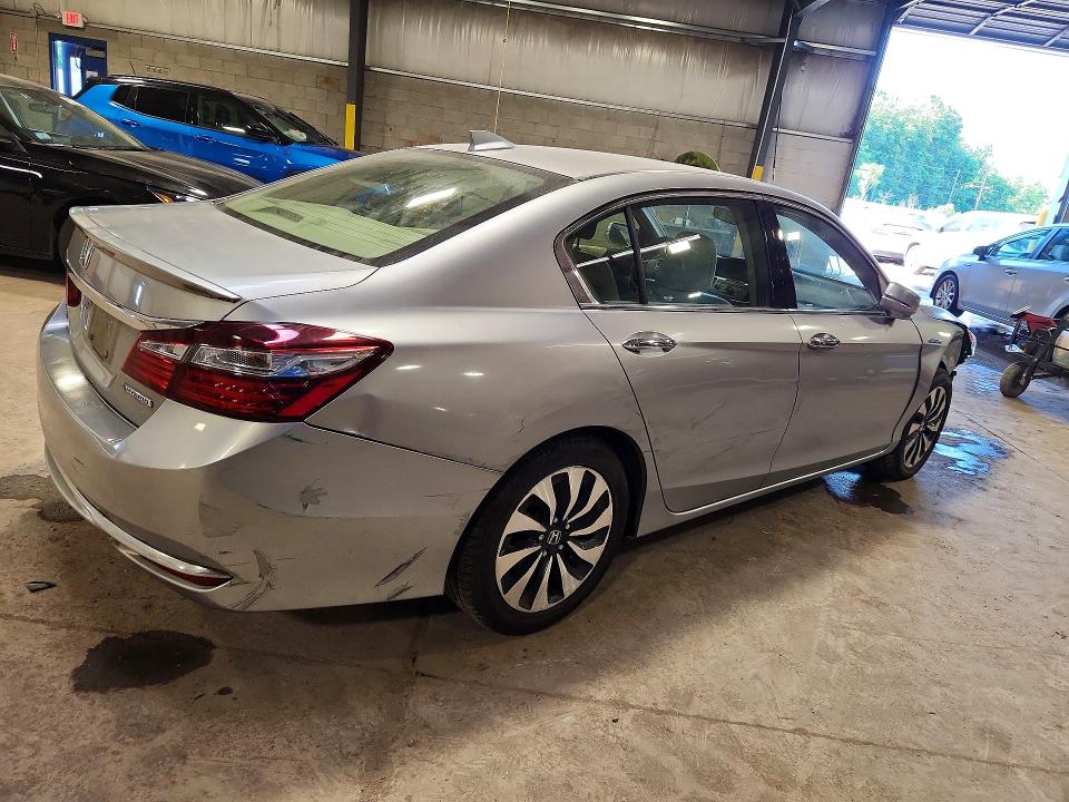 Продаж на аукціоні авто 2017 Honda Accord, vin: JHMCR6F38HC019122, номер лоту: 55911576