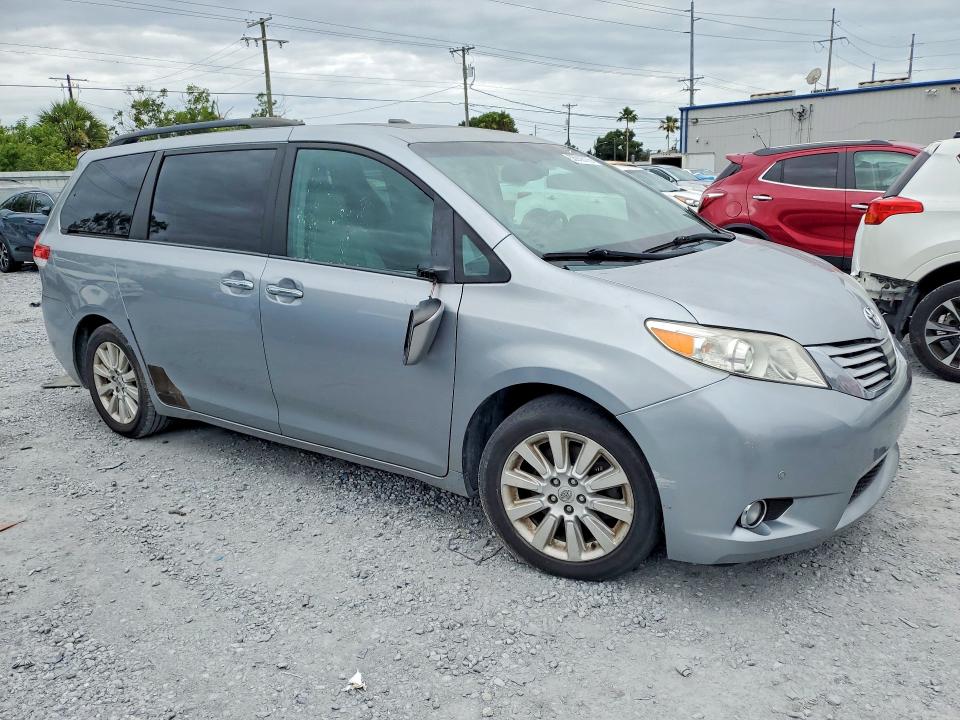 55916776 :رقم المزاد ، 5TDYK3DC6DS327007 vin ، 2013 Toyota Sienna مزاد بيع