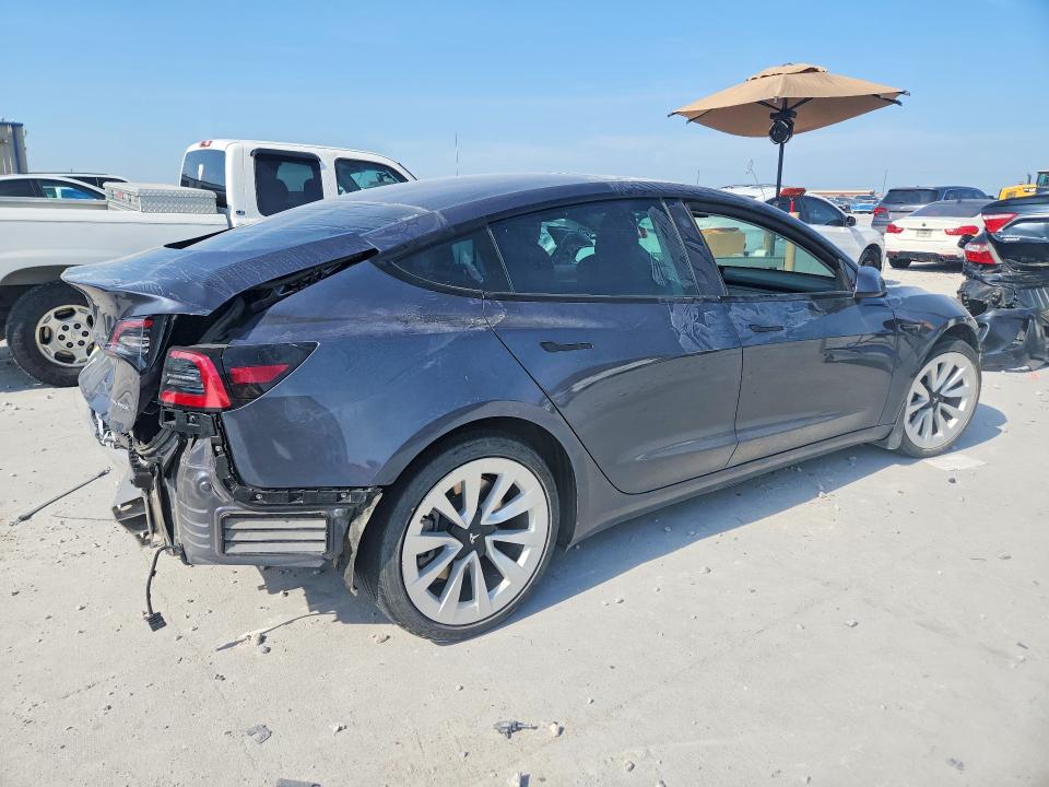 58821586 :رقم المزاد ، 5YJ3E1EB9NF163933 vin ، 2022 Tesla Model 3 مزاد بيع