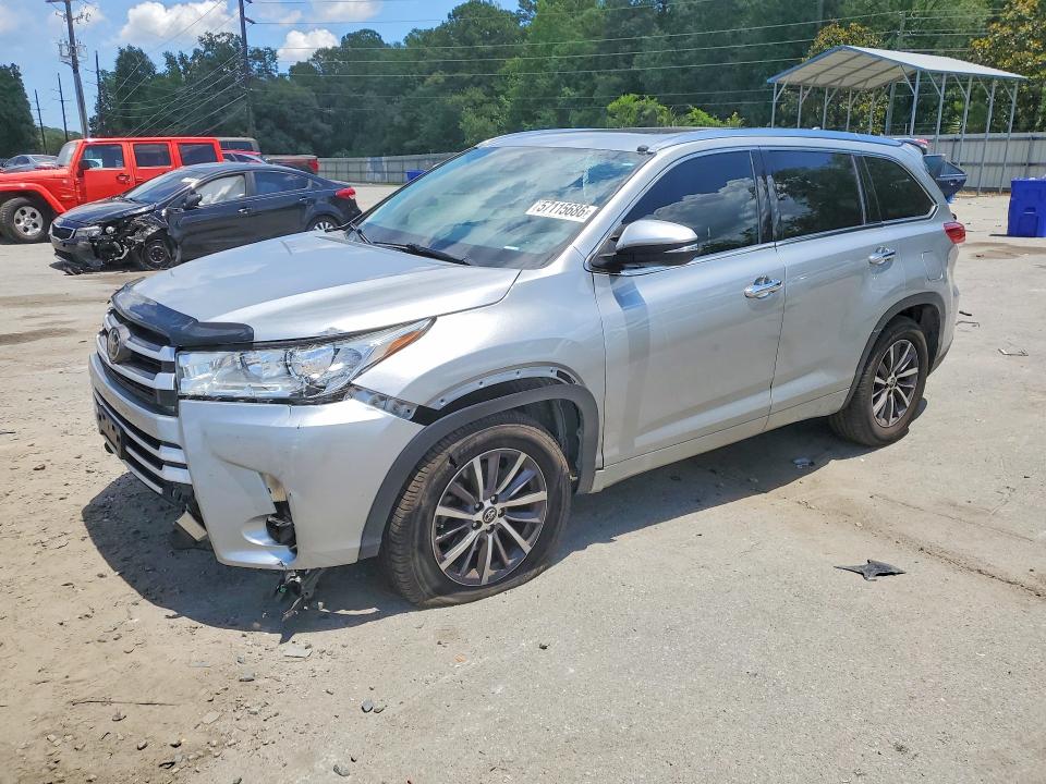 57115686 :رقم المزاد ، 5TDKZRFH1JS260809 vin ، 2018 Toyota Highlander مزاد بيع