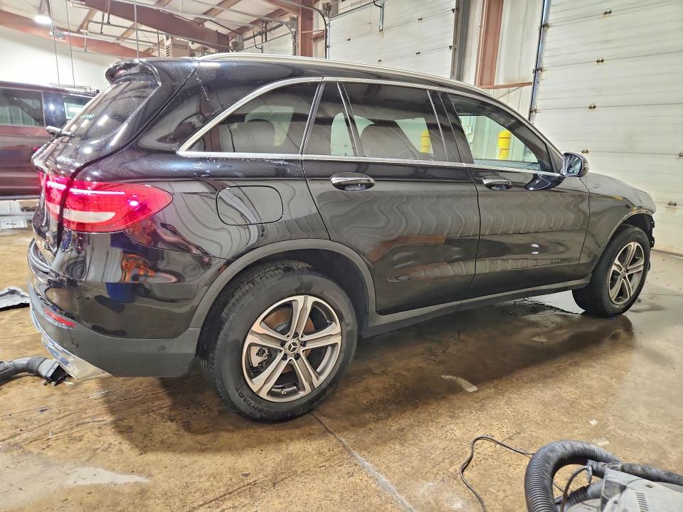 57221266 :رقم المزاد ، WDC0G4KB7HV006551 vin ، 2017 Mercedes-benz Glc مزاد بيع