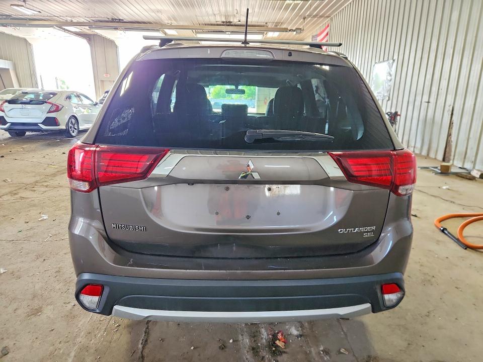 2016 Mitsubishi Outlander მანქანა იყიდება აუქციონზე, vin: JA4AD3A30GZ015763, აუქციონის ნომერი: 56786136